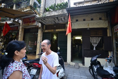 bien-quang-cao-lau-doi-tai-hanoi-2