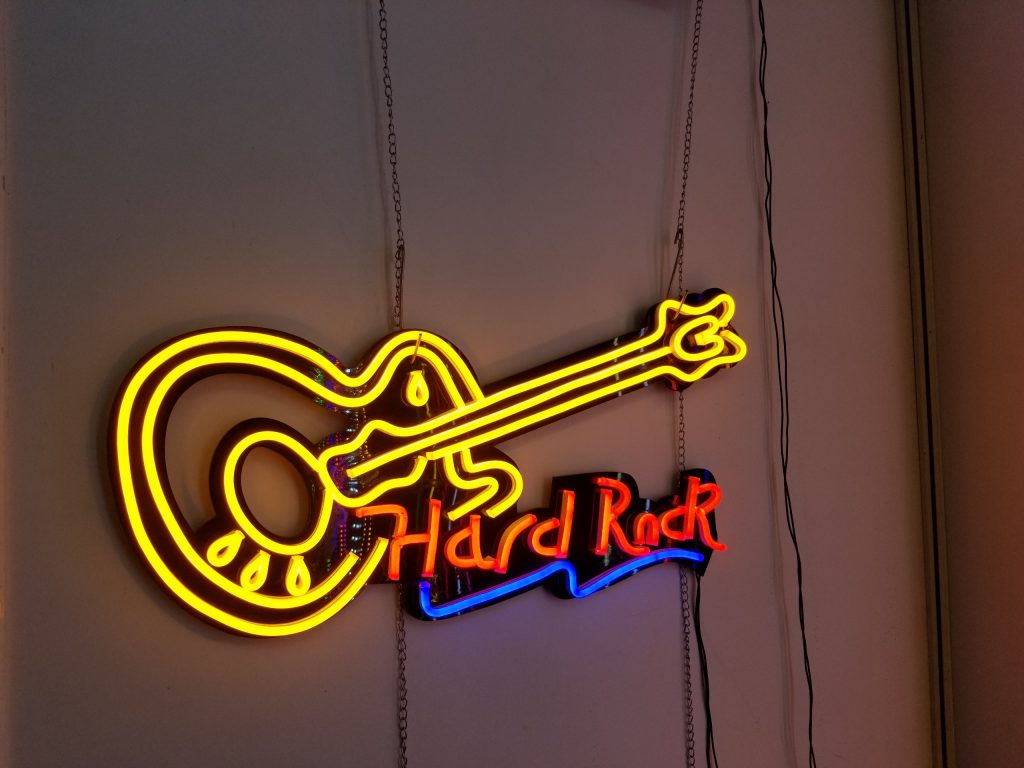 Thi công bảng biển hiệu quảng cáo đẹp giá rẻ